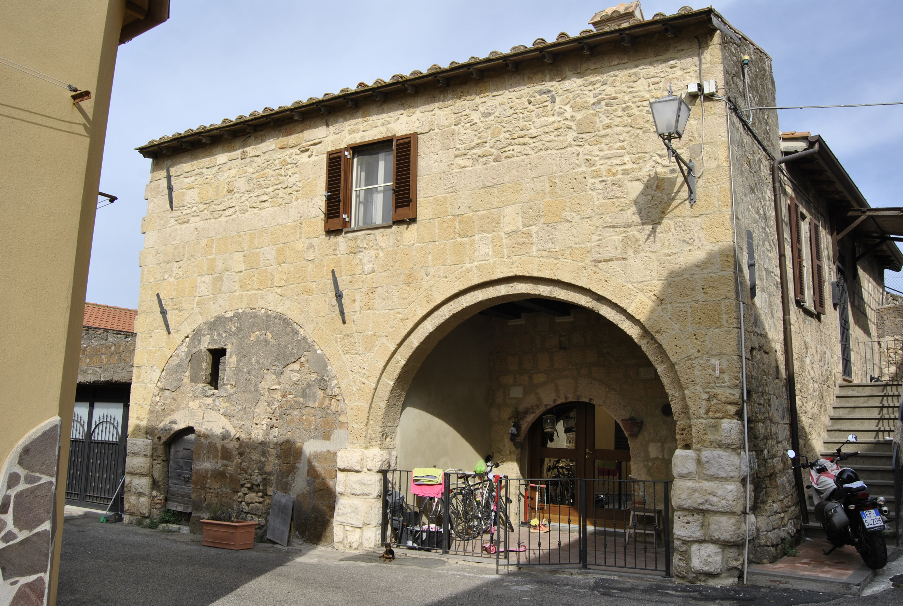 Casa dei Cavalieri (casa, privata) - Tarquinia (VT)  (XIV)