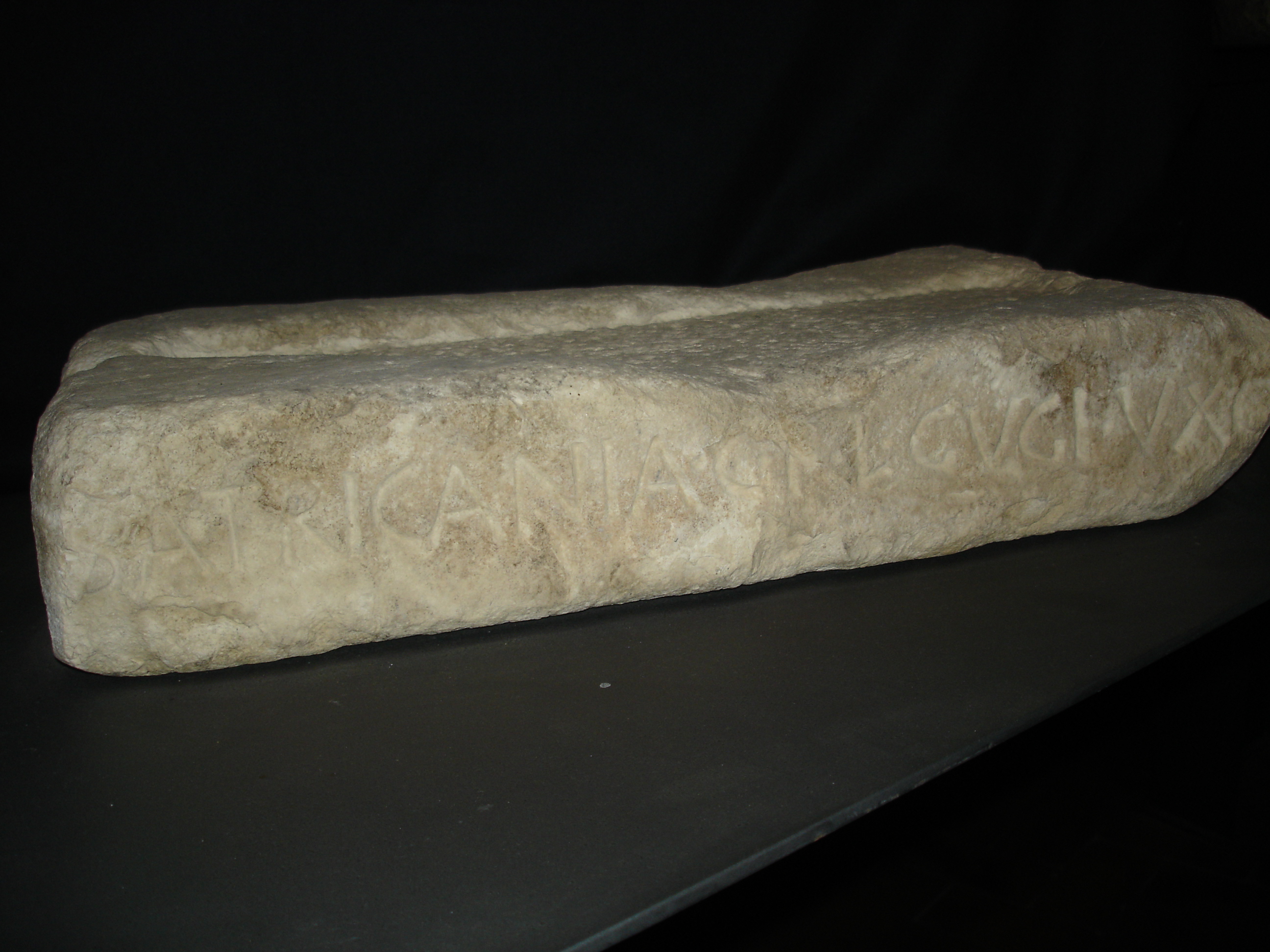 base, di busto funerario (Eta' romana repubblicana)
