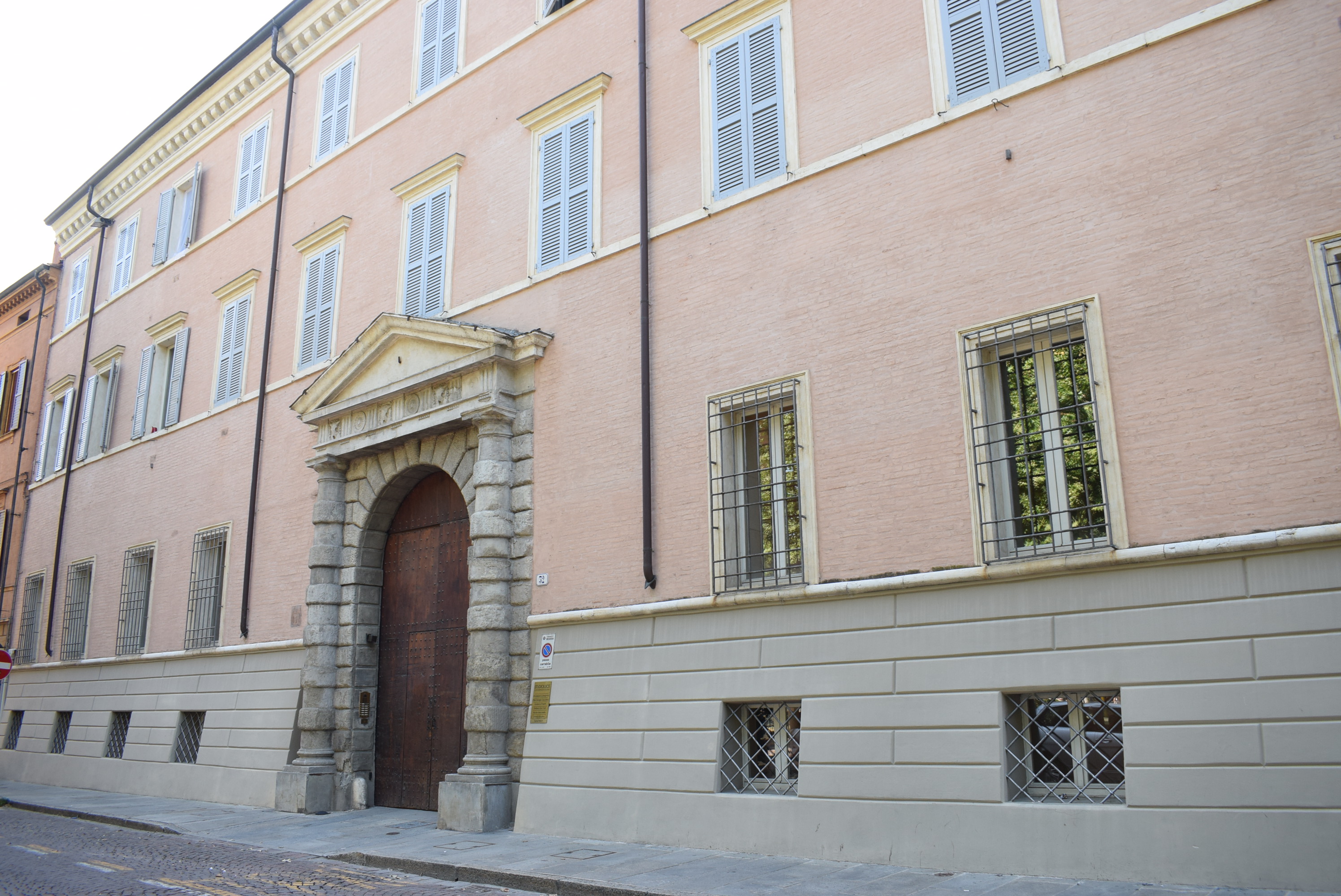 Casa Castelvetro (palazzo, nobiliare) - Modena (MO)  (sec. XIX, prima metà)