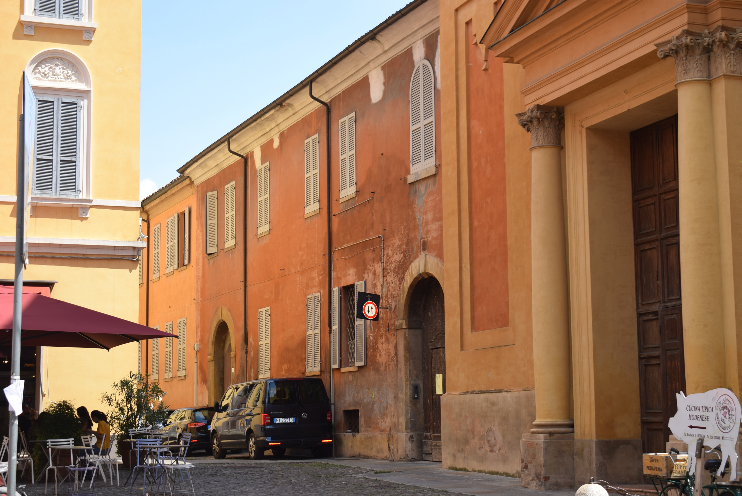 Chiostro del monastero di San Biagio (chiostro, monastico) - Modena (MO)  <br>Condizioni d'uso: <a class='link-esterno' href='https://docs.italia.it/italia/icdp/icdp-pnd-circolazione-riuso-docs/it/v1.0-giugno-2022/testo-etichetta-BCS.html' target='_bcs'>Beni Culturali Standard (BCS)</a>