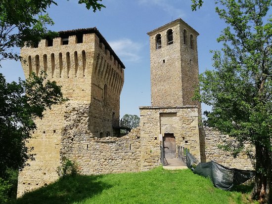 Castello di Sarzano (castello) - Casina (RE)  (sec. XI)