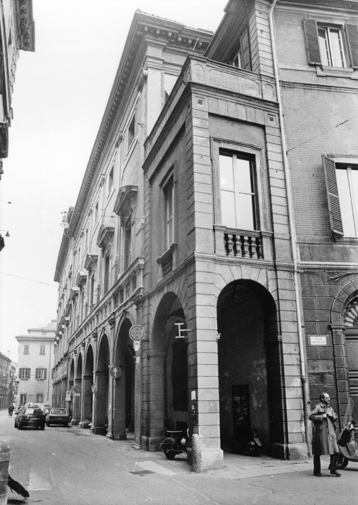 Palazzo Marescalchi Dall'Armi (palazzo, senatorio) - Bologna (BO)  <br>Condizioni d'uso: <a class='link-esterno' href='https://docs.italia.it/italia/icdp/icdp-pnd-circolazione-riuso-docs/it/v1.0-giugno-2022/testo-etichetta-BCS.html' target='_bcs'>Beni Culturali Standard (BCS)</a>