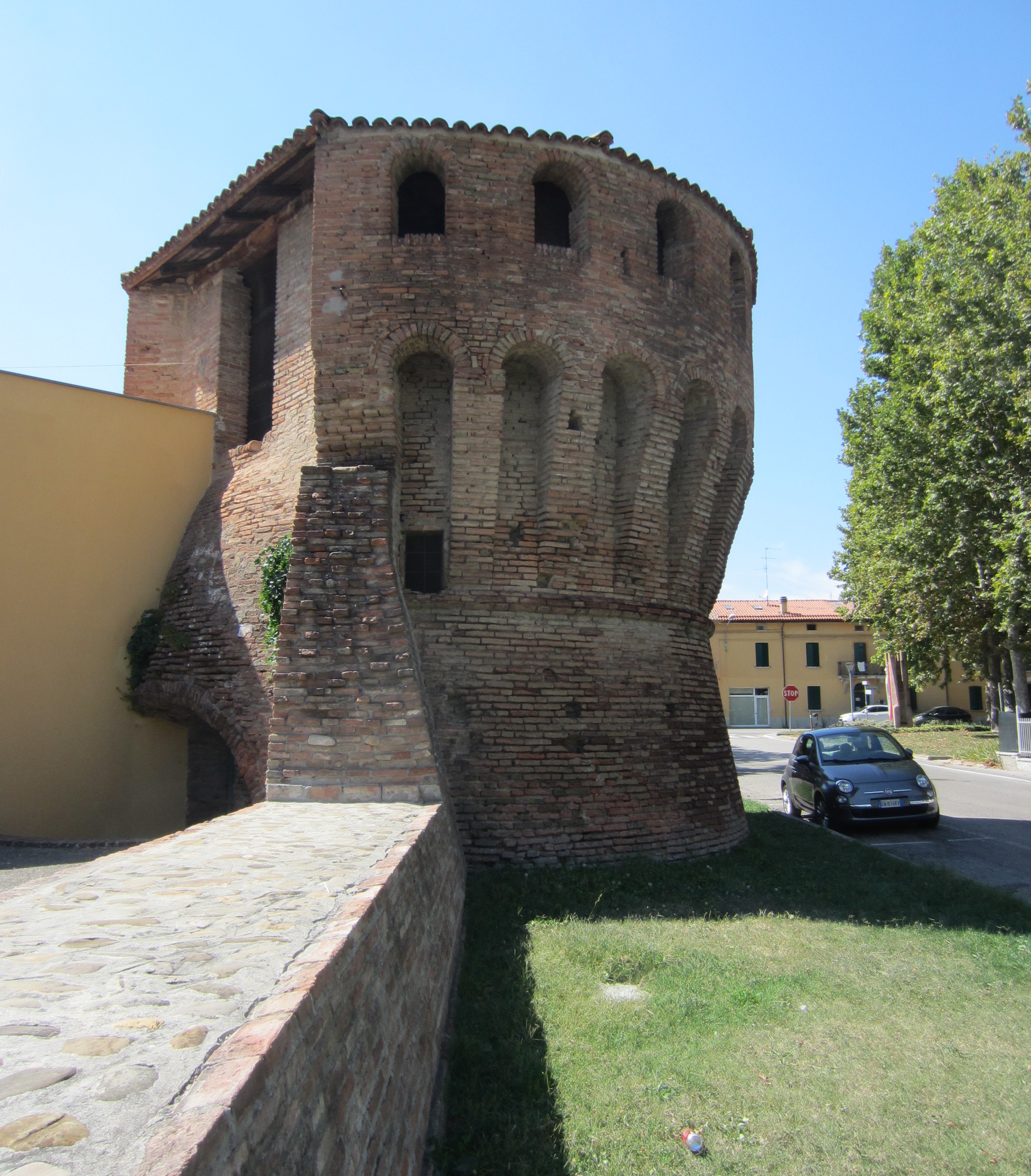 Torre nord-ovest e tratto mura ovest (torre) - Castel Guelfo di Bologna (BO) 