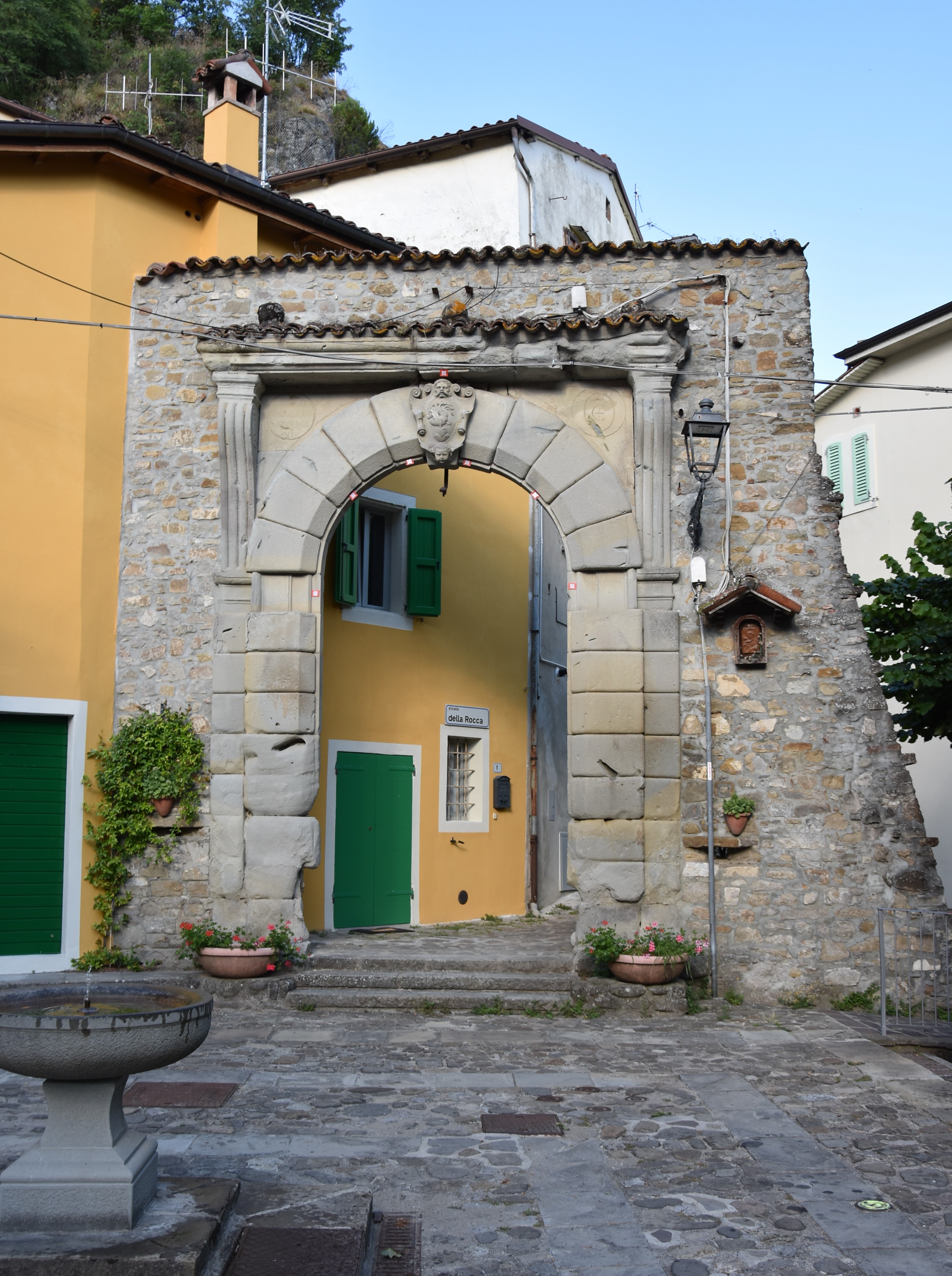 Casa Albergati e arco (casa, conventuale) - Gaggio Montano (BO) 