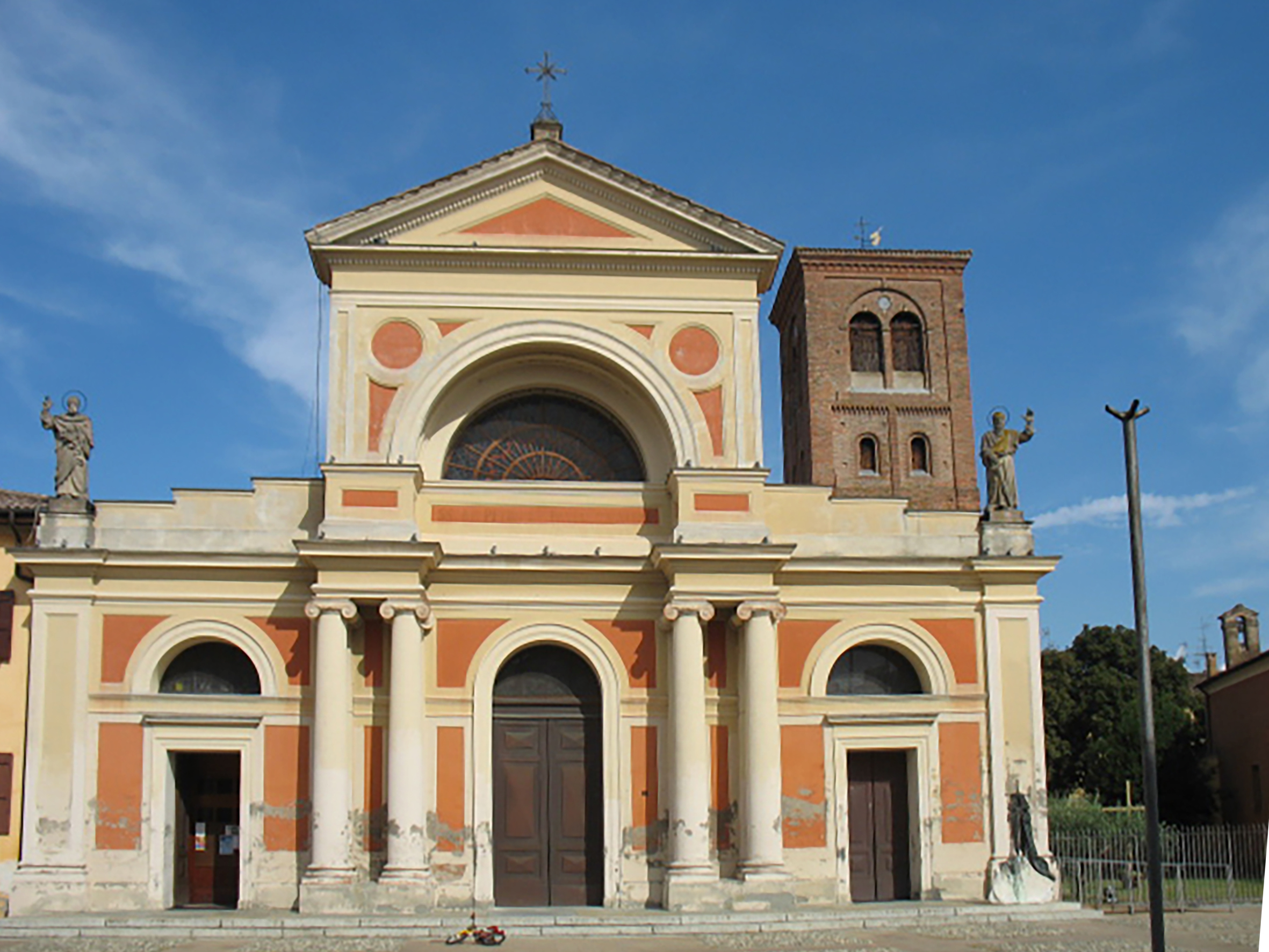 Chiesa dei SS. Pietro e Paolo Apostoli (chiesa plebana, parrocchiale) - San Pietro in Casale (BO) 