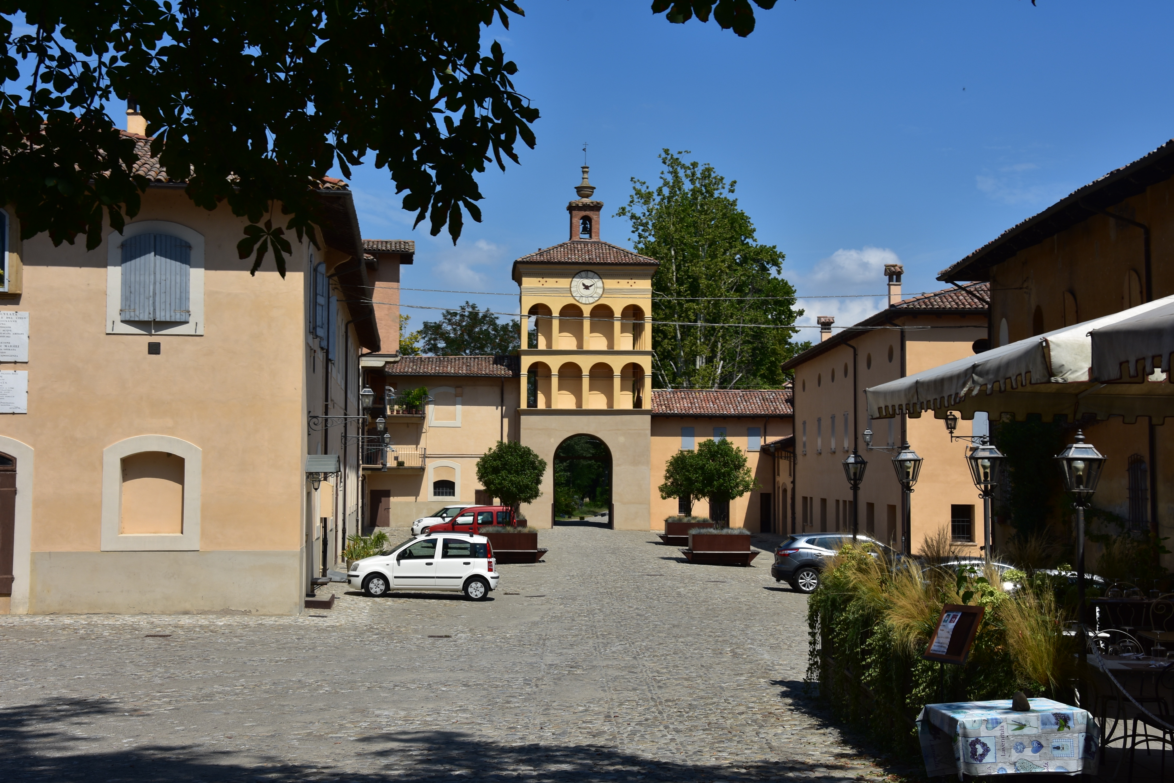 Borgo facente parte del complesso di Palazzo de' Rossi (borgo) - Sasso Marconi (BO) 
