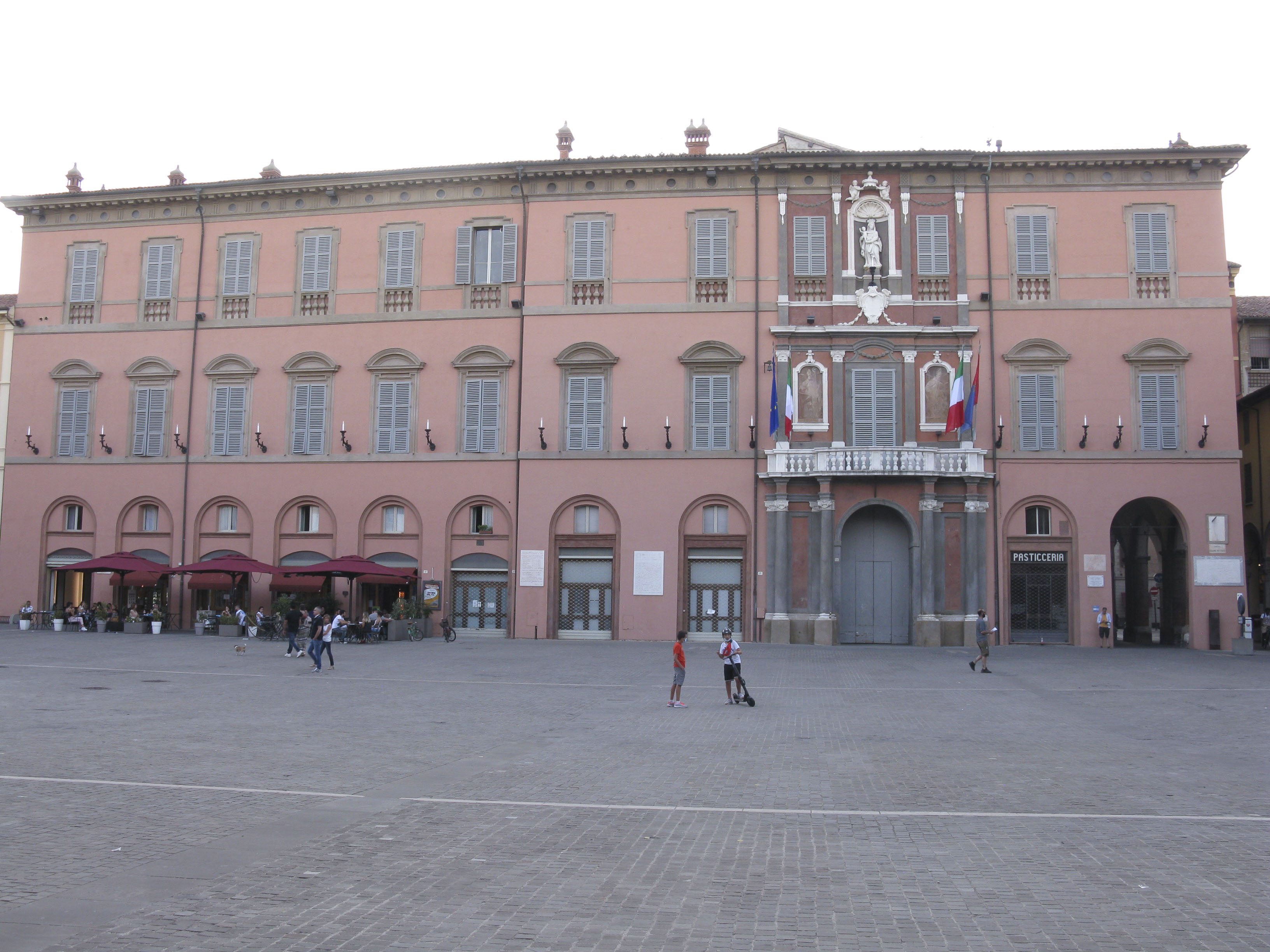 Palazzo Comunale (palazzo, comunale) - Imola (BO)  <br>Condizioni d'uso: <a class='link-esterno' href='https://docs.italia.it/italia/icdp/icdp-pnd-circolazione-riuso-docs/it/v1.0-giugno-2022/testo-etichetta-BCS.html' target='_bcs'>Beni Culturali Standard (BCS)</a>