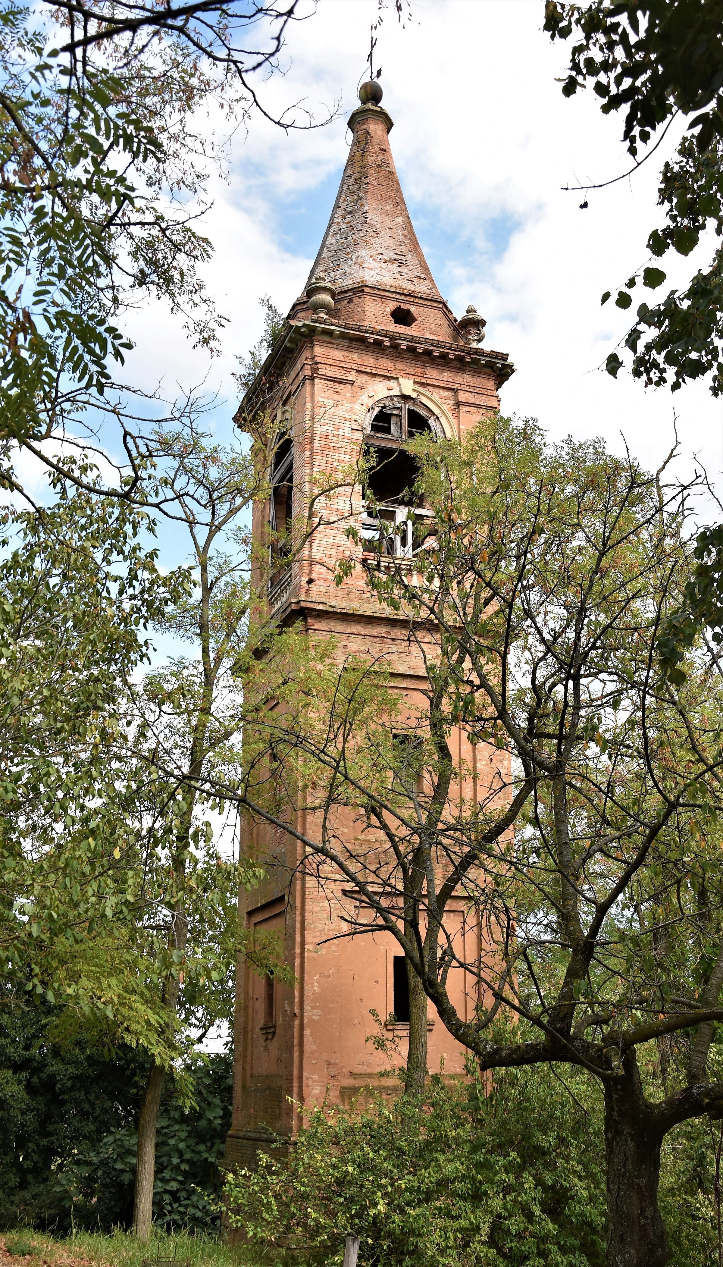 Campanile della Chiesa dei Santi Pietro Apostolo e Sigismondo Re (campanile) - Monte San Pietro (BO) 