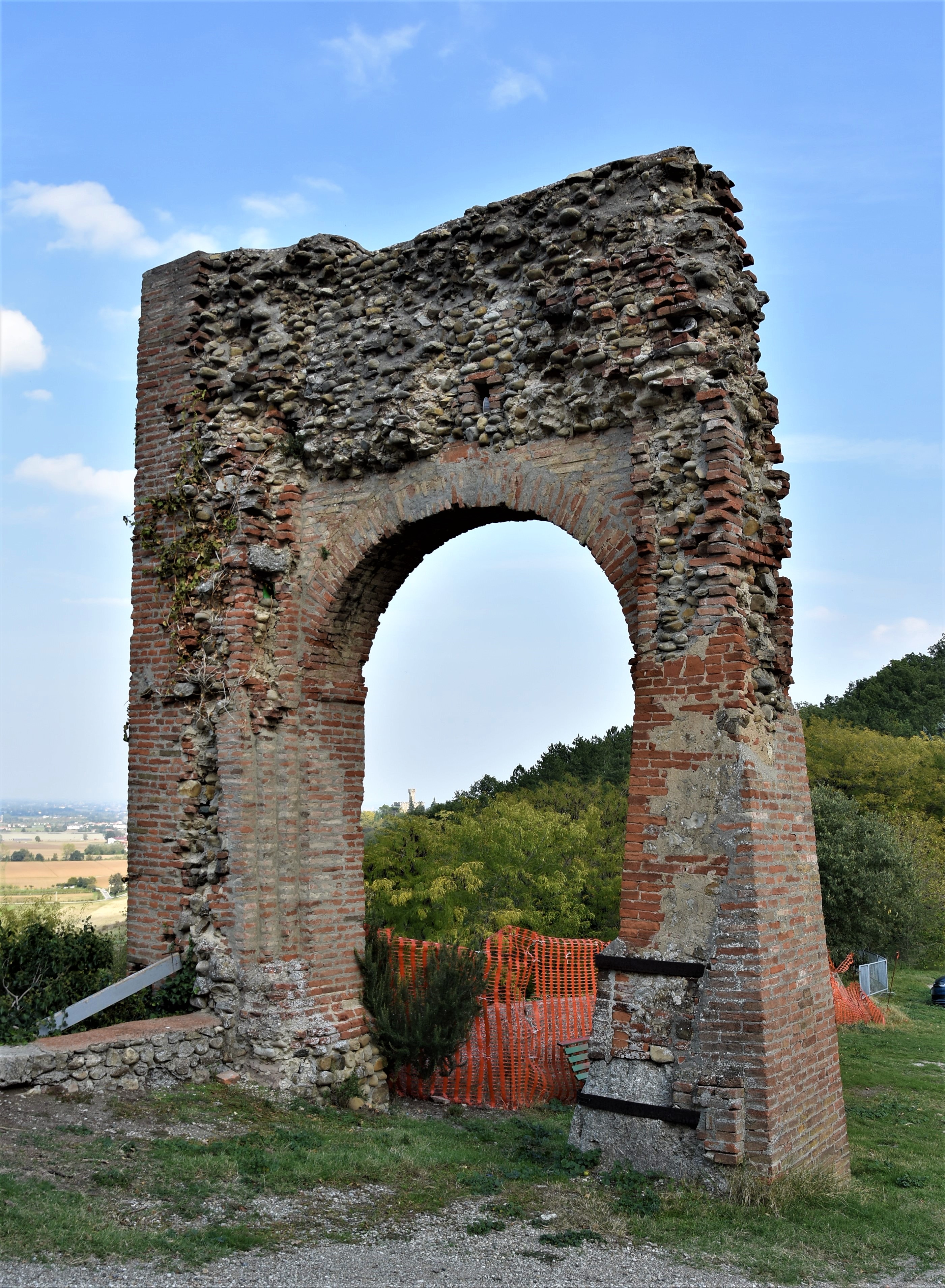 Portale del Castello de' Britti (portale) - San Lazzaro di Savena (BO) 
