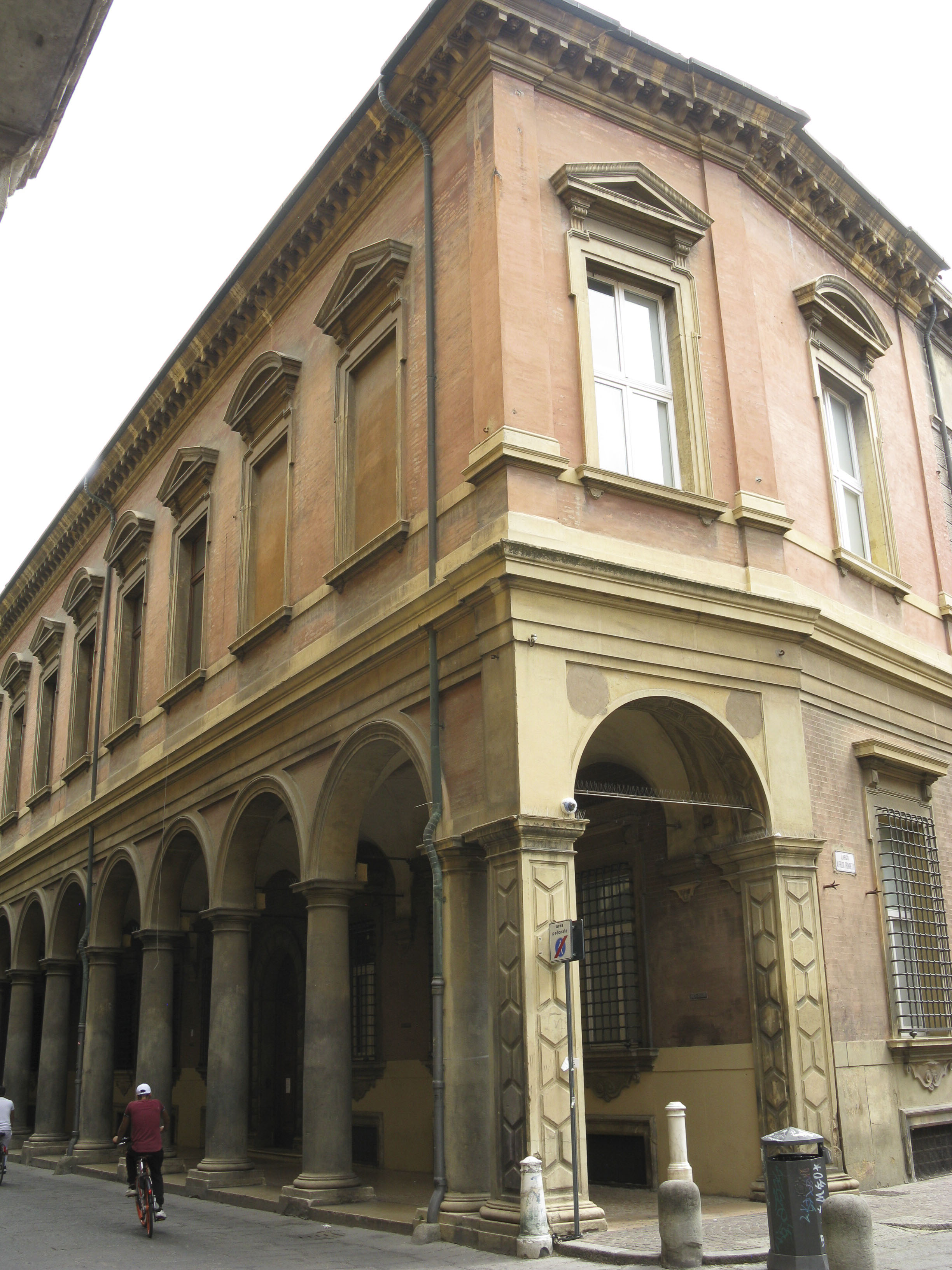 Palazzo Poggi (palazzo, senatorio) - Bologna (BO)  <br>Condizioni d'uso: <a class='link-esterno' href='https://docs.italia.it/italia/icdp/icdp-pnd-circolazione-riuso-docs/it/v1.0-giugno-2022/testo-etichetta-BCS.html' target='_bcs'>Beni Culturali Standard (BCS)</a>