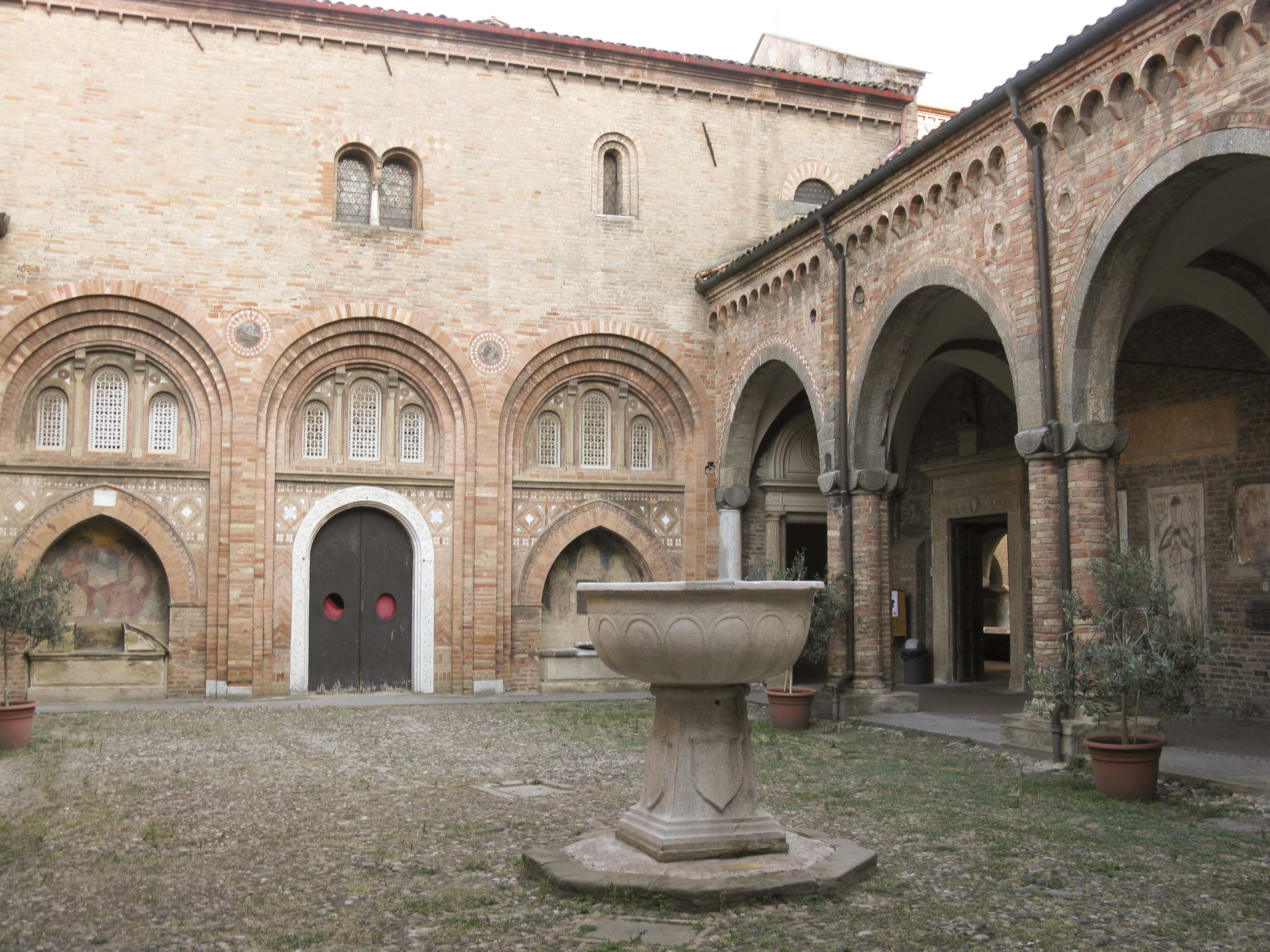 Cortile di Pilato (chiostro) - Bologna (BO) 