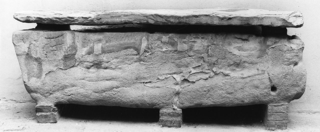 sarcofago - a cassa - ambito barbarico (sec. VIII)