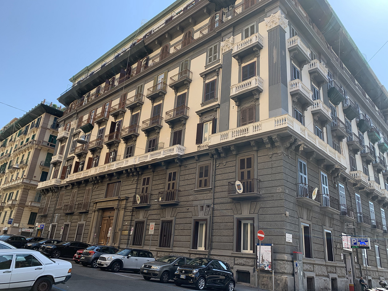 [Palazzo privato in via Generale Giordano Orsini, 42] (palazzo, civico) - Napoli (NA) 