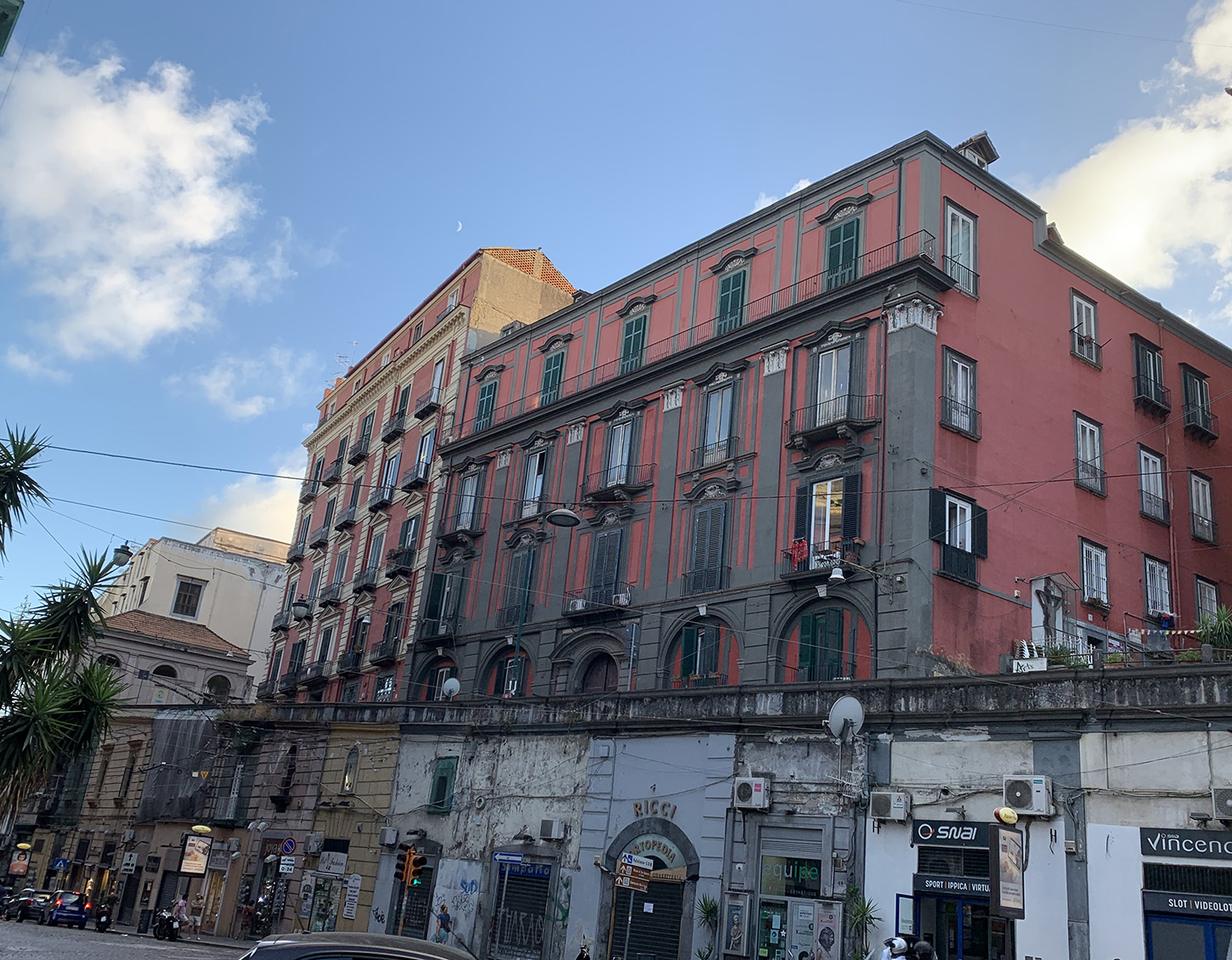 Palazzo Solimene (palazzo, privato) - Napoli (NA)  (XVI, primo quarto; XVI, fine; XVII, seconda metà; XVIII, fine; )