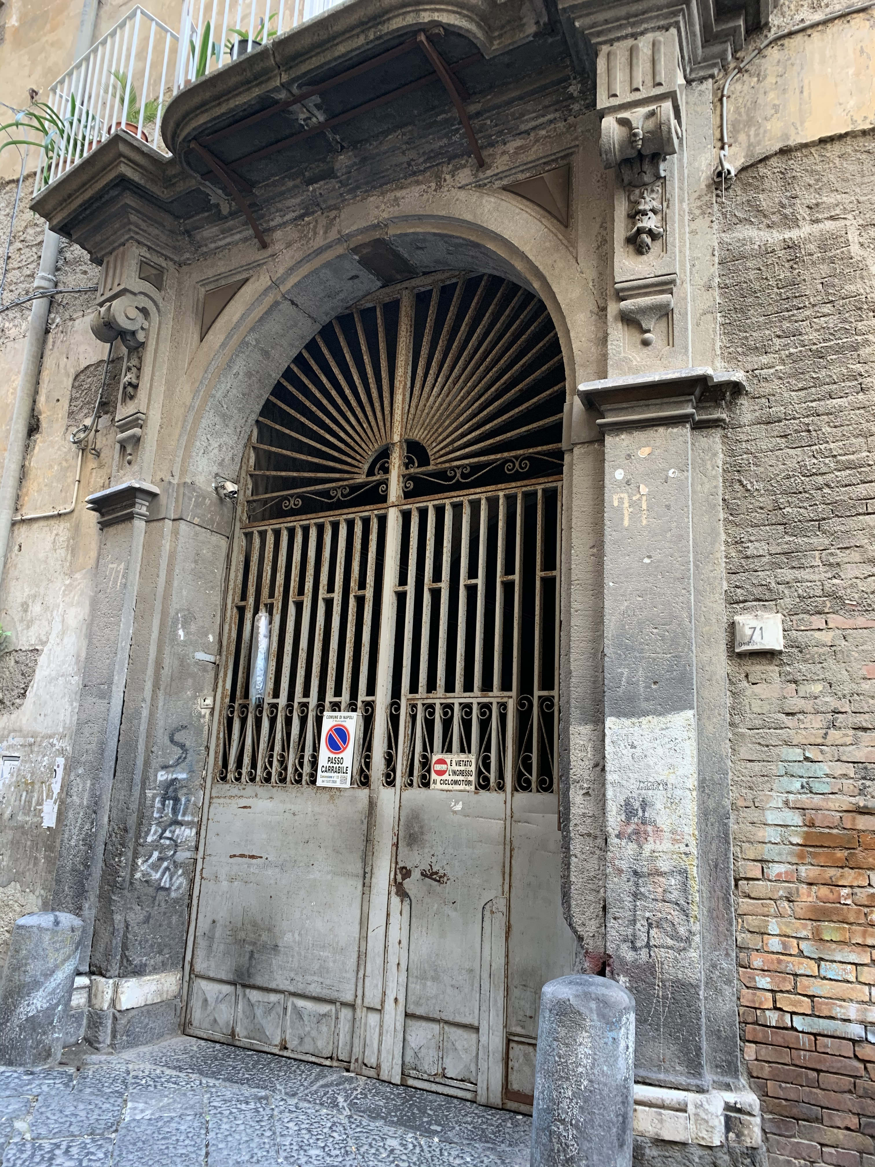 [Palazzo privato in via San Giuseppe dei Nudi, 71] (palazzo, privato) - Napoli (NA)  (XVI, primo quarto; XVII, prima metà; XVI, fine; )
