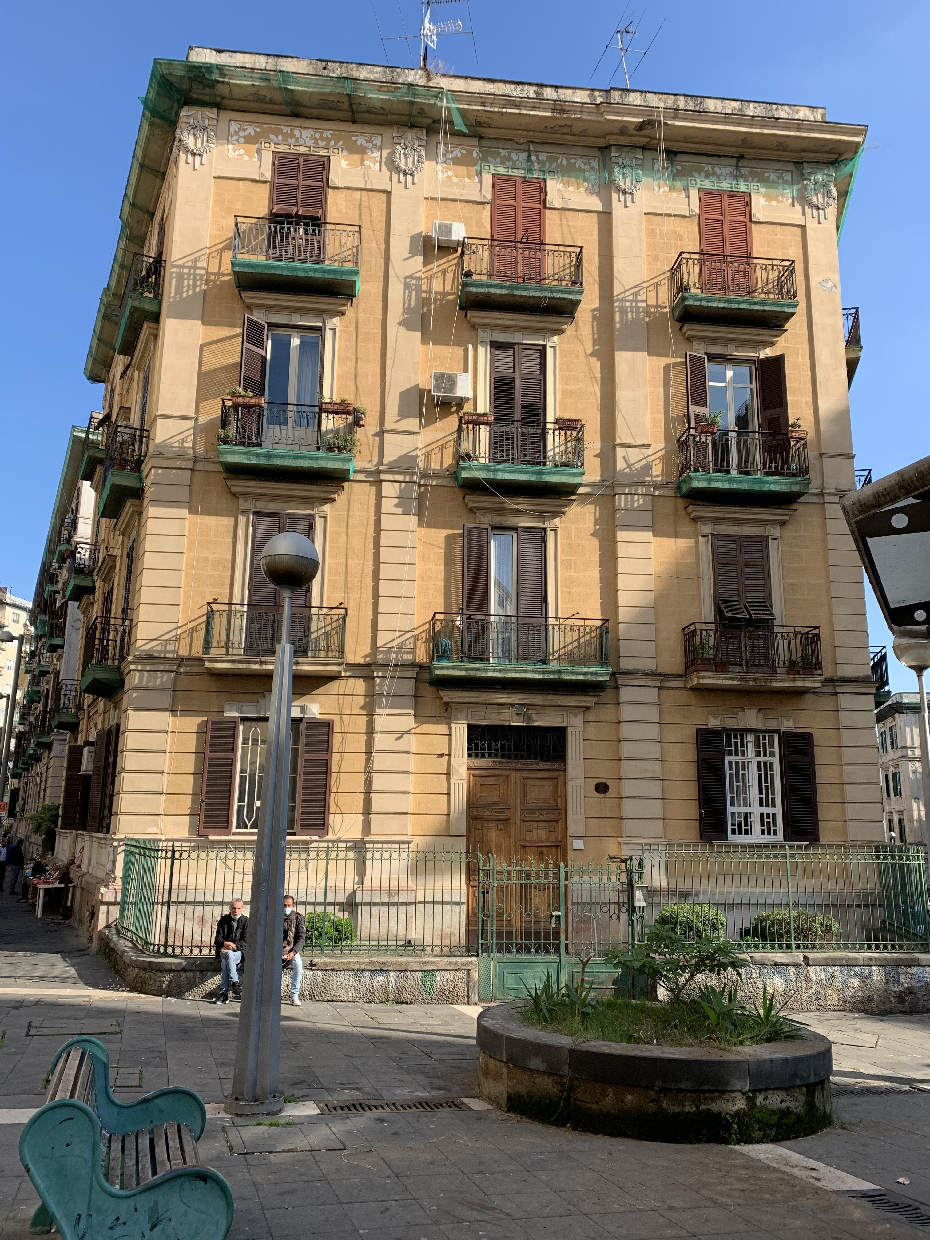 [Palazzo privato in largo Gaspare Colosimo, 5] (palazzo, privato) - Napoli (NA)  (XX; XX)