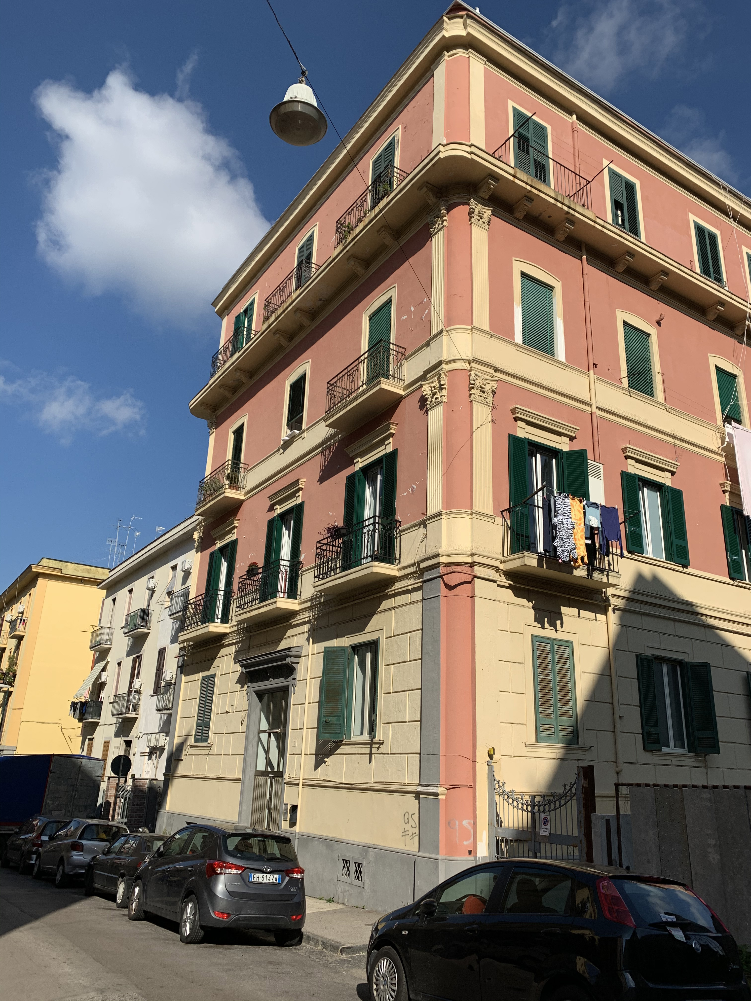 [Palazzo privato in via Domenico di Gravina, 3] (palazzo, privato) - Napoli (NA)  (XX; XX)