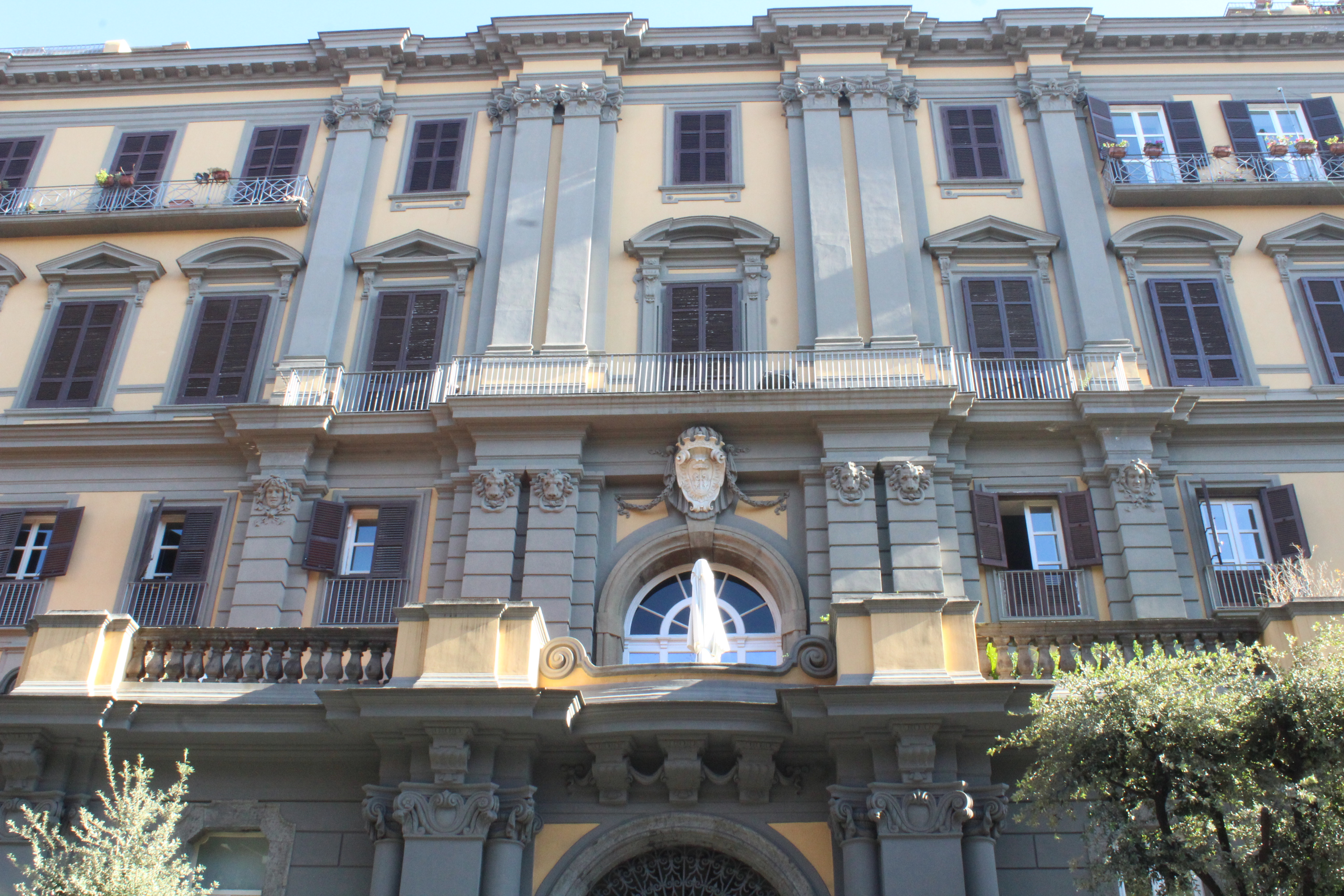 [Palazzo plurifamiliare, Vico stretto a Santa Teresa degli Scalzi 33] (palazzo, nobiliare) - Napoli (NA) 