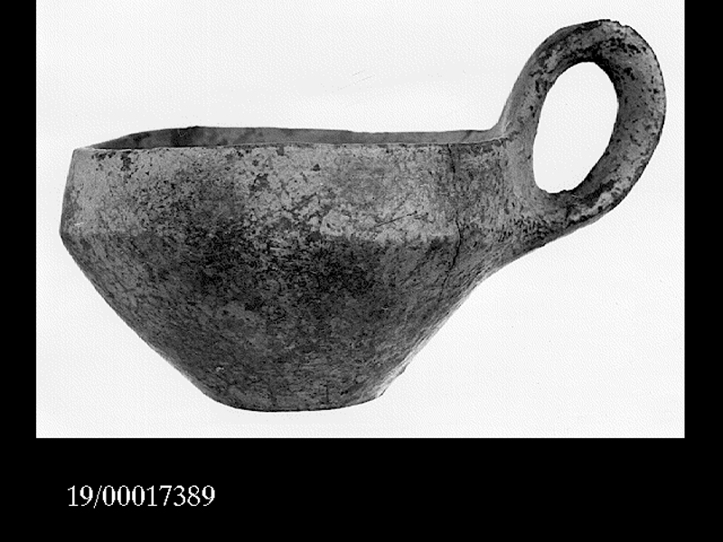 scodella carenata (prima metà SECOLI/ II millennio a.C)