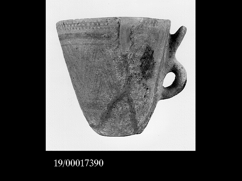 bicchiere monoansato (SECOLI/ prima metà del II millennio a.C)