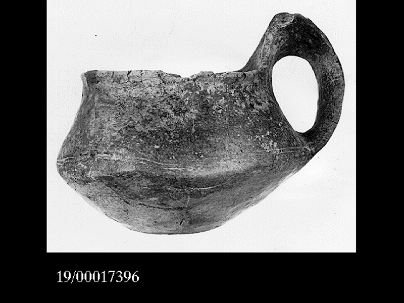 tazzina carenata (SECOLI/ prima metà del II millennio a.C)