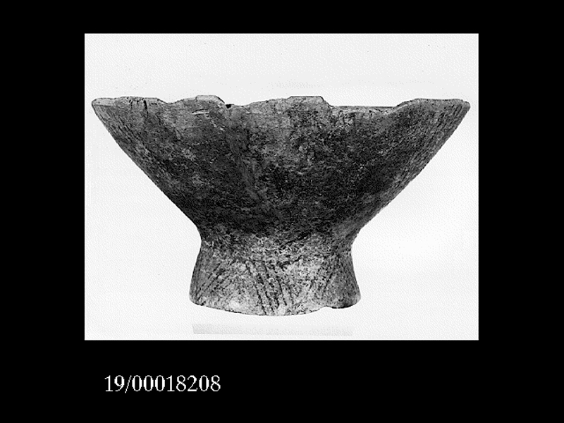 vaso a fruttiera - cultura di Castelluccio (SECOLI/ Inizi civiltà del bronzo)