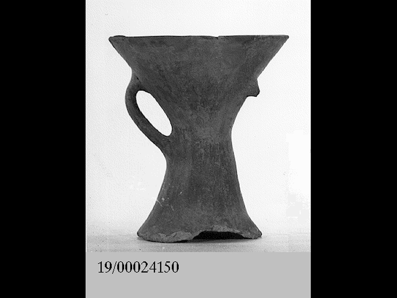 coppa monoansata su piede - cultura di Castelluccio (SECOLI/ XVII a.C)