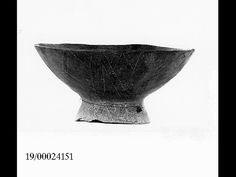 scodella su piede - cultura di Castelluccio (SECOLI/ XVII a.C)