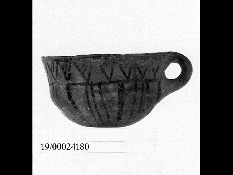 tazza monoansata - cultura di Castelluccio (SECOLI/ XVII a.C)