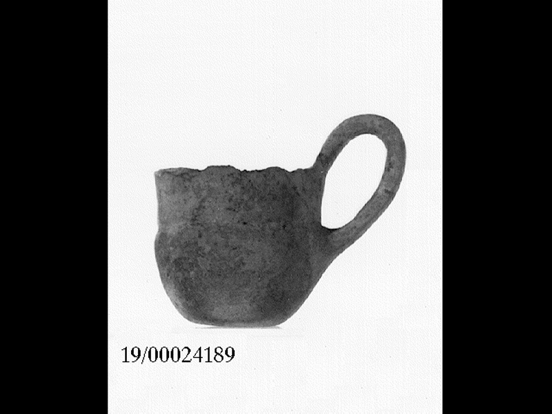 attingitoio monoansato - cultura di Castelluccio (SECOLI/ XVII a.C)