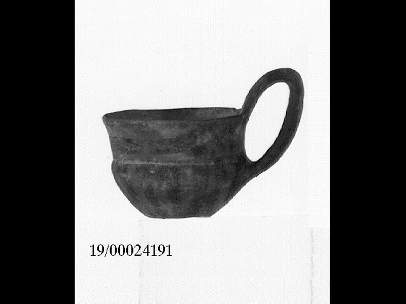 attingitoio monoansato - cultura di Castelluccio (SECOLI/ XVII a.C)