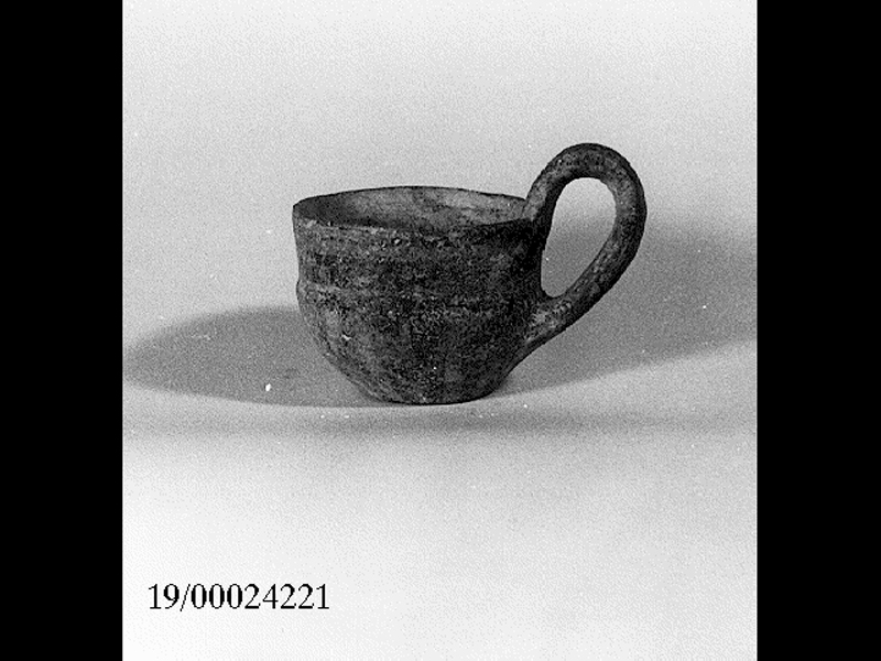 attingitoio globulare - cultura di Castelluccio (SECOLI/ XVII a.C)