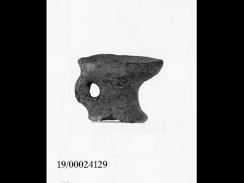 piattello su piede - cultura di Pantalica Nord - Caltagirone (SECOLI/ XI a.C)