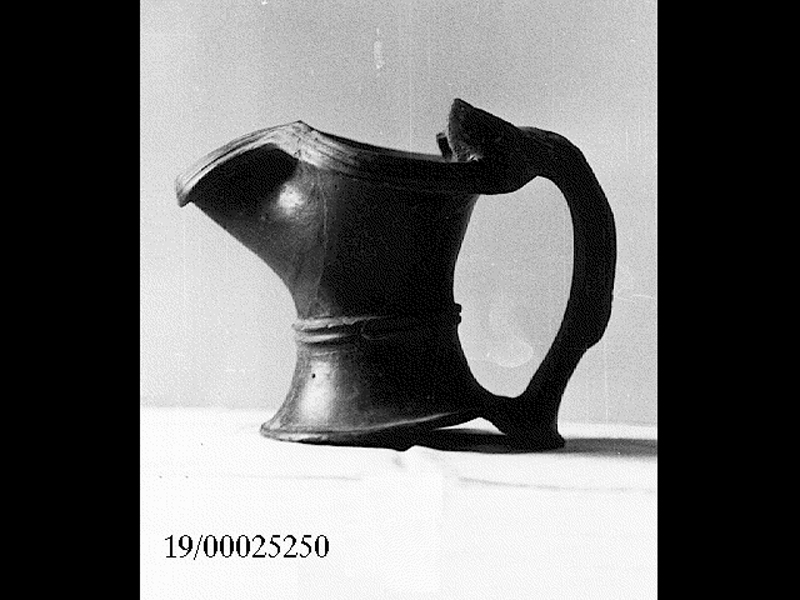 oinochoe a bocca trilobata (SECOLI/ VI a.C)