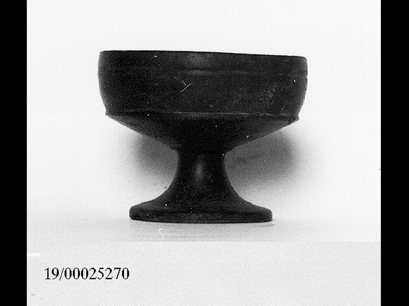calice su basso piede (prima metà SECOLI/ VI a.C)