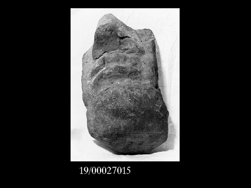 statua/ frammento (non determinabile)