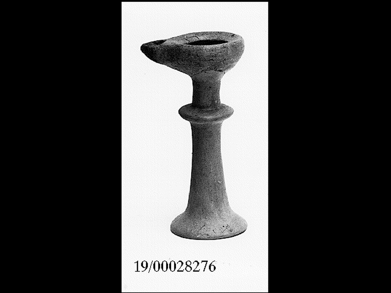 lucerna su alto piede - fabbrica locale (seconda metà SECOLI/ IV a.C)