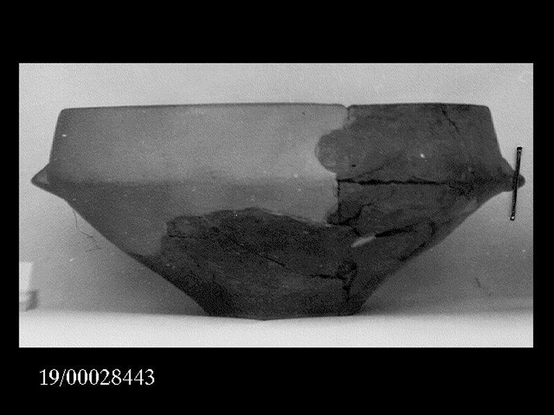 scodellone biansato - officina locale (metà SECOLI/ VII a.C)