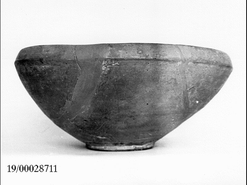 scodellone monoansato - officina locale (SECOLI/ VII a.C)