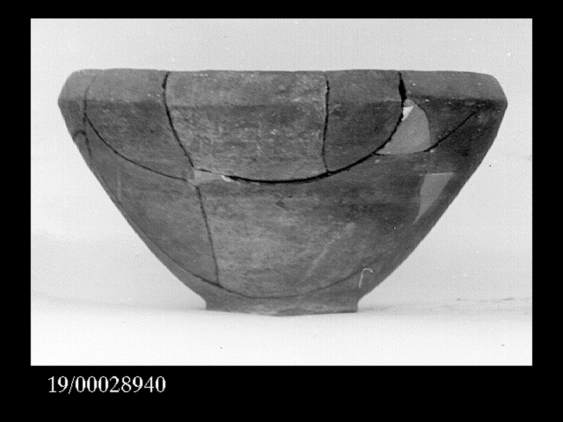 ciotola monoansata - officina locale (inizio SECOLI/ VI a.C)