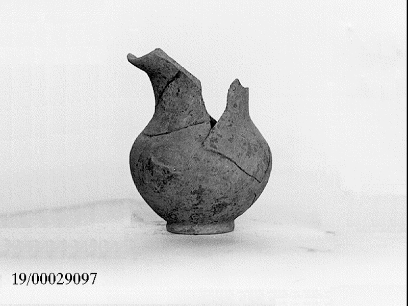 brocchetta a bocca trilobata - officina locale (fine SECOLI/ VII a.C)