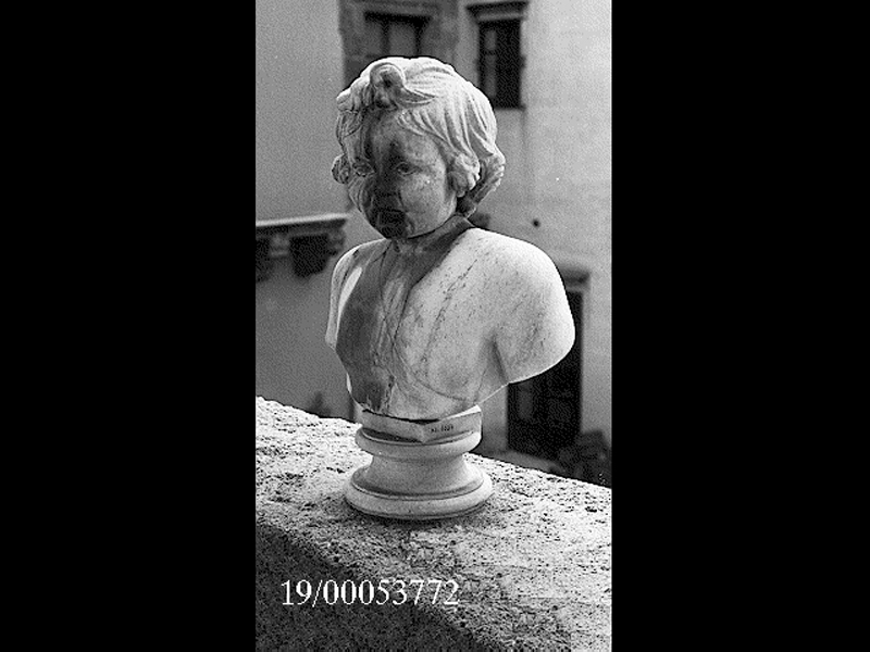 Storia/ personaggio maschile (busto) (PERIODIZZAZIONI/ STORIA/ Età antica/ Età romana/ Età romana imperiale/ Età altoimperiale/ Età Giulio-Claudia)