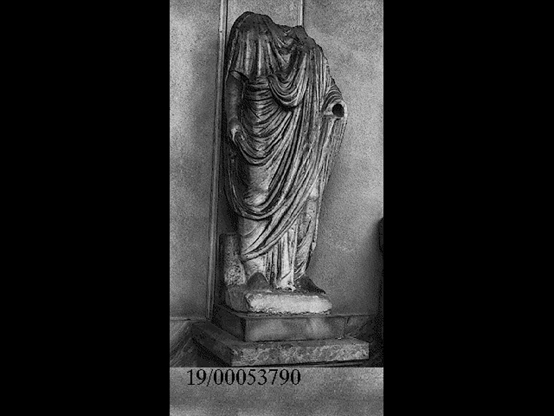 Storia/ personaggio maschile (statua) (PERIODIZZAZIONI/ STORIA/ Età antica/ Età romana/ Età romana imperiale/ Età altoimperiale/ Età Giulio-Claudia)