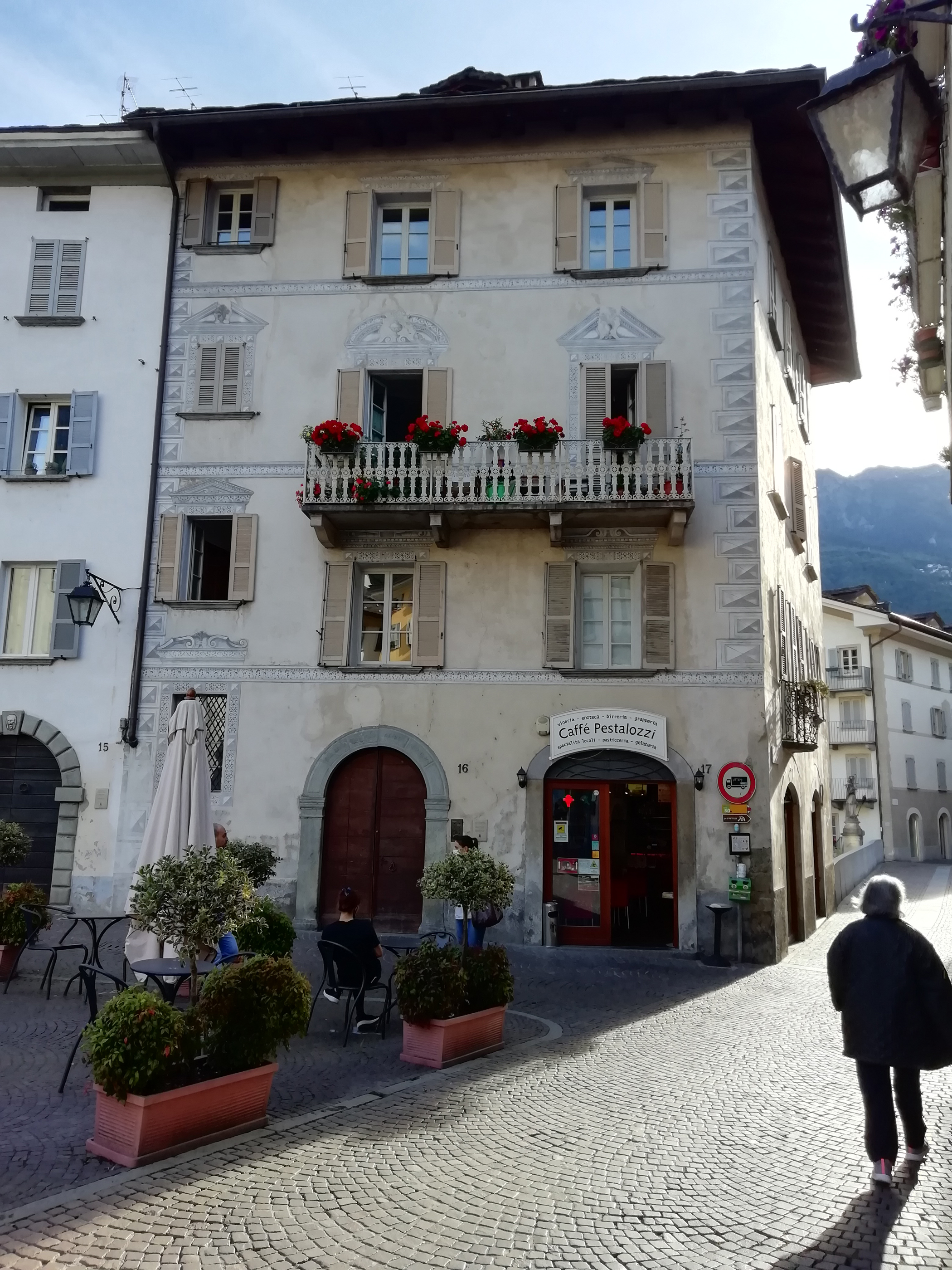 Edificio in piazza Pestalozzi, 16 (casa) - Chiavenna (SO) 