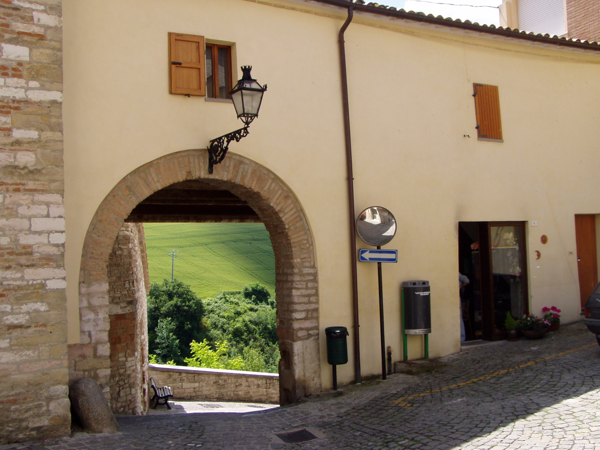 Porta castellana (porta, castellana) - Isola del Piano (PU) 