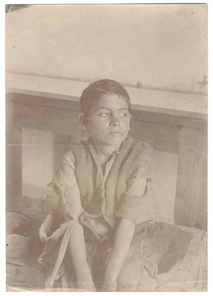 bambini di strada - Cagliari - Sardegna (positivo) di Murgia, Efisio (attribuito), Carrara, Mario (fine XIX-XX)