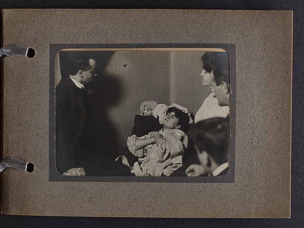 Spiritismo - Spiritisti - Medianità - Parapsicologia - Fotografia scientifica (positivo) di Imoda, Enrico (attribuito) (inizio XX)