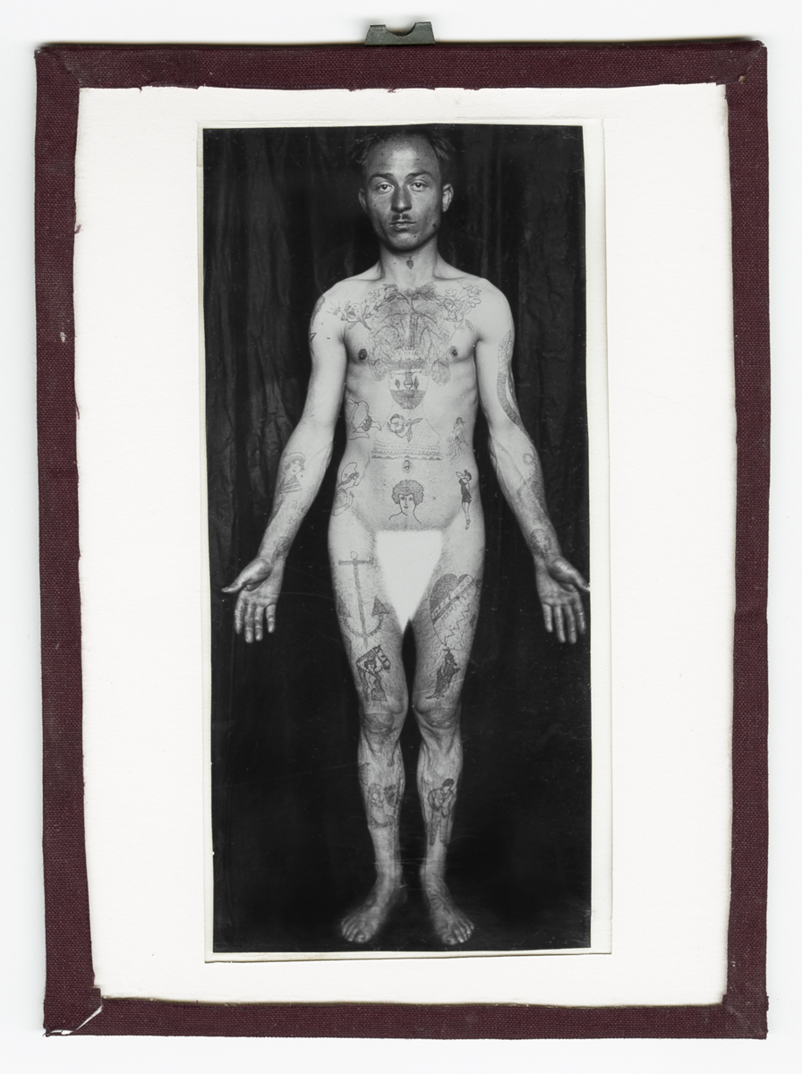 Delinquenti, Tatuaggi - Disegni - Pelle - Pigmenti (positivo) di Autore non identificato, Carrara, Mario - fotografia medica (fine/ metà XIX-XX)
