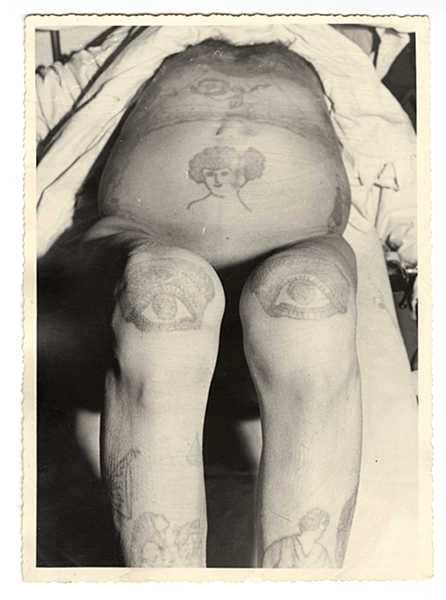 Delinquenti, Tatuaggi - Disegni - Pelle - Pigmenti (positivo) di Autore non identificato, Carrara, Mario - fotografia medica (fine/ metà XIX-XX)