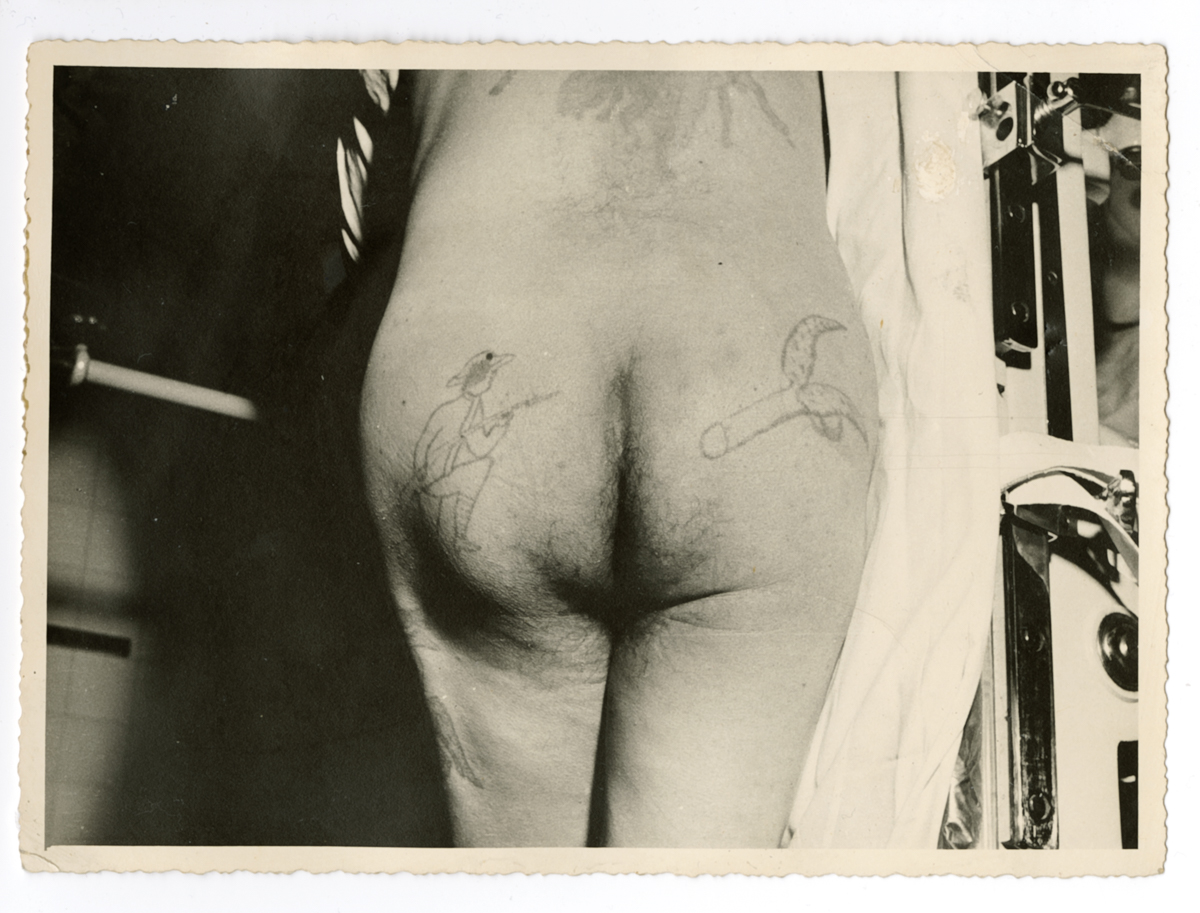 Delinquenti, Tatuaggi - Disegni - Pelle - Pigmenti (positivo) di Autore non identificato, Carrara, Mario - fotografia medica (fine/ metà XIX-XX)